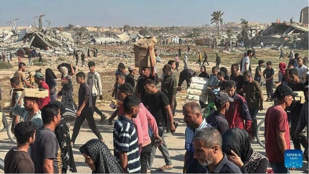 Palestinians gather at the Gaza relief point. Photo: Xinhua