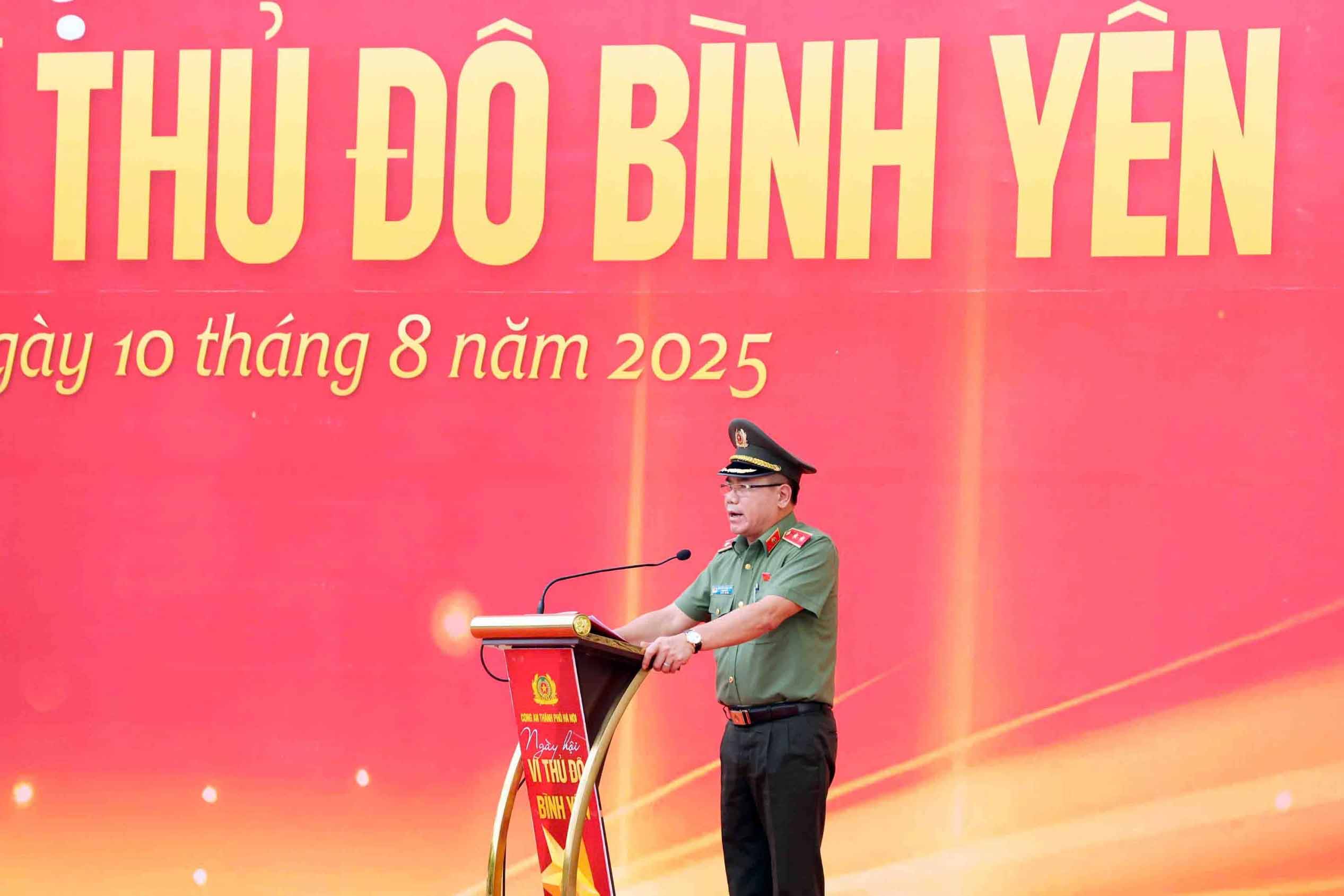 Trung tuong Nguyen Thanh Tung, Giam doc Cong an TP Ha Noi phat bieu tai chuong trinh. Anh: Pham Kien