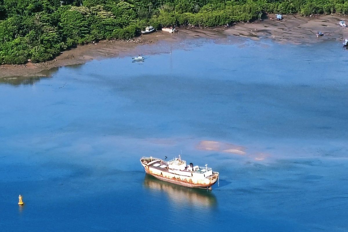 Le navire Sheng Li est actuellement amarre temporairement dans la zone speciale de Con Dao. Photo : Cuong Tran