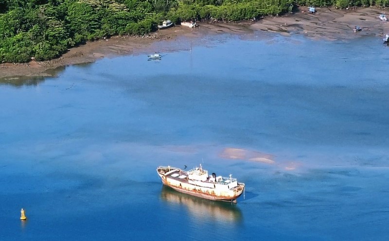 The Sheng Li ship is temporarily anchored in the Con Dao special zone. Photo: Cuong Tran