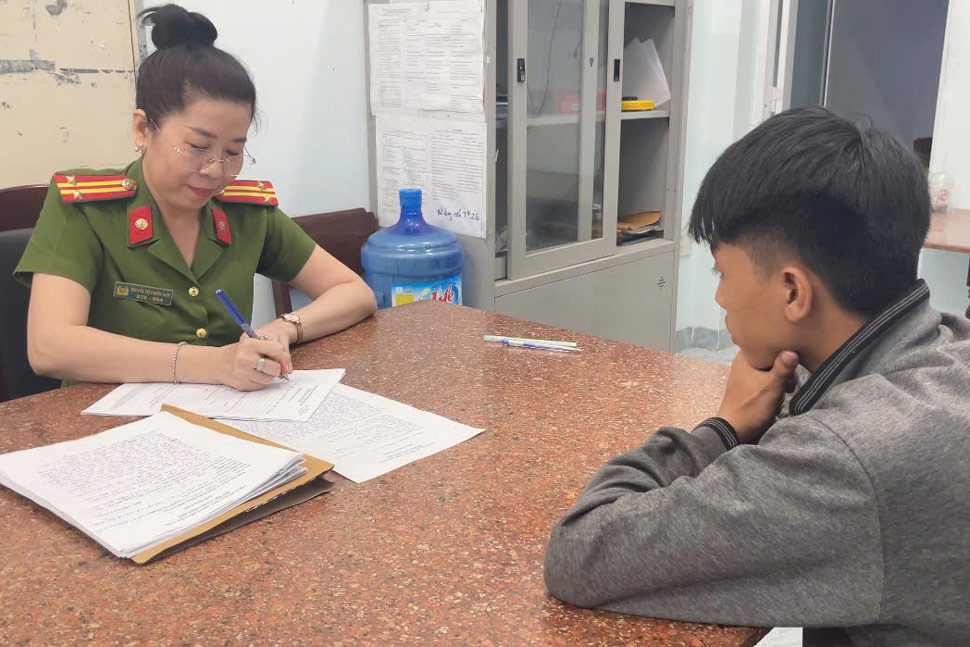 Quy Nhon 구 경찰서(Gia Lai)에 있는 용의자 Nguyen Thanh H