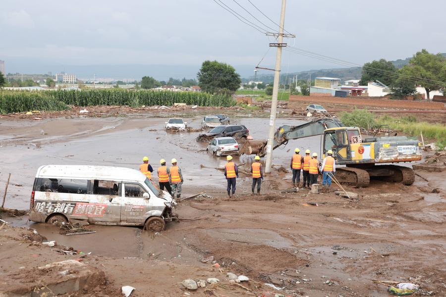 Rescue after floods and flash floods in Du Trung district, Cam Tuc province, China, August 8, 2025. Photo: Xinhua
