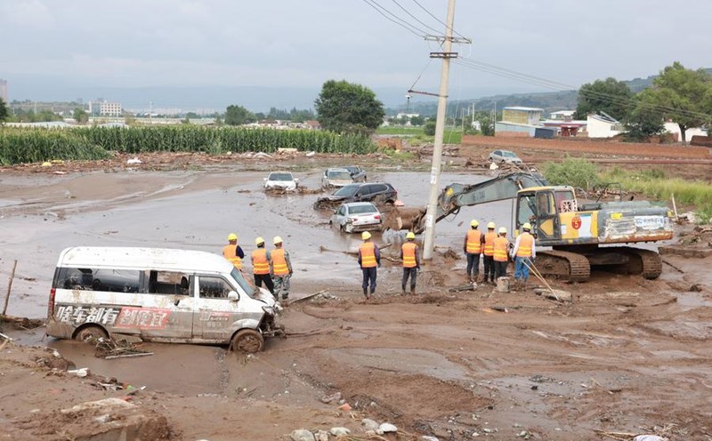 Rescue after floods and flash floods in Du Trung district, Cam Tuc province, China, August 8, 2025. Photo: Xinhua