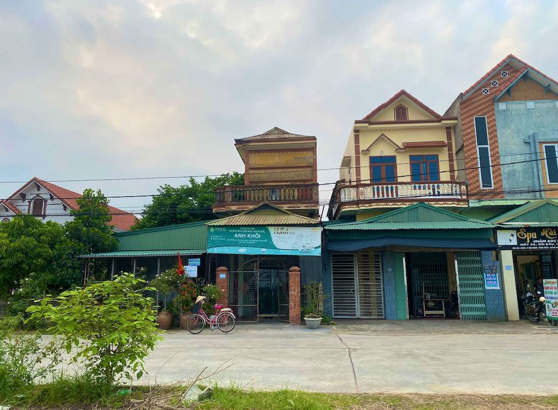 土地使用者は、住宅目的で農地に仮設住宅を建設することはできません。写真:Thach Lam