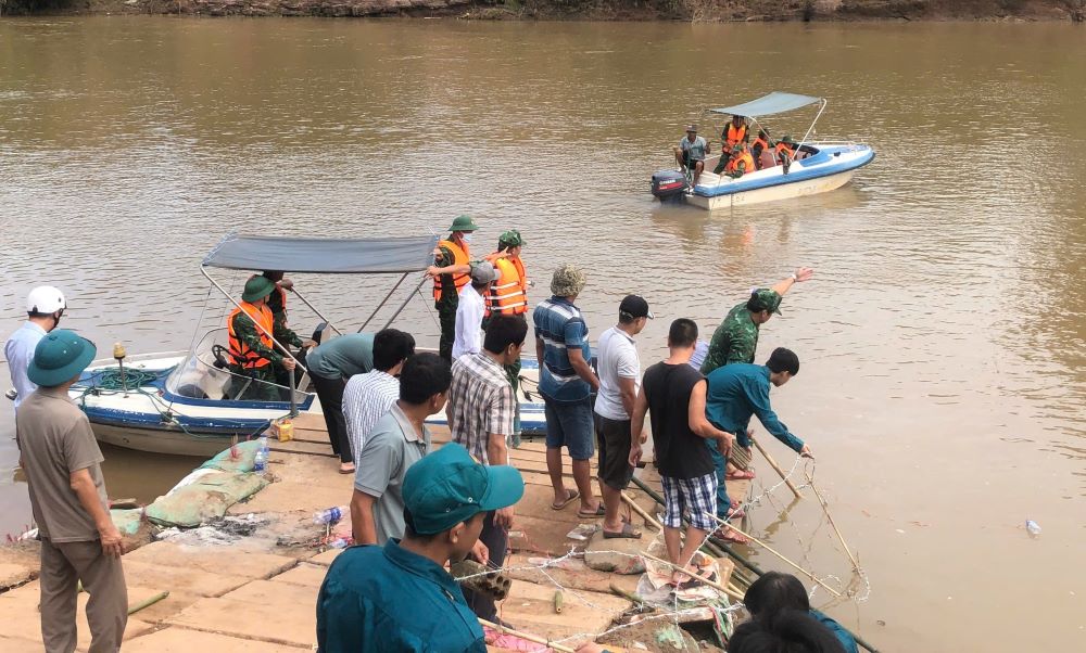 Forces deployed to search for drowning victims. Photo: H.Nguyen