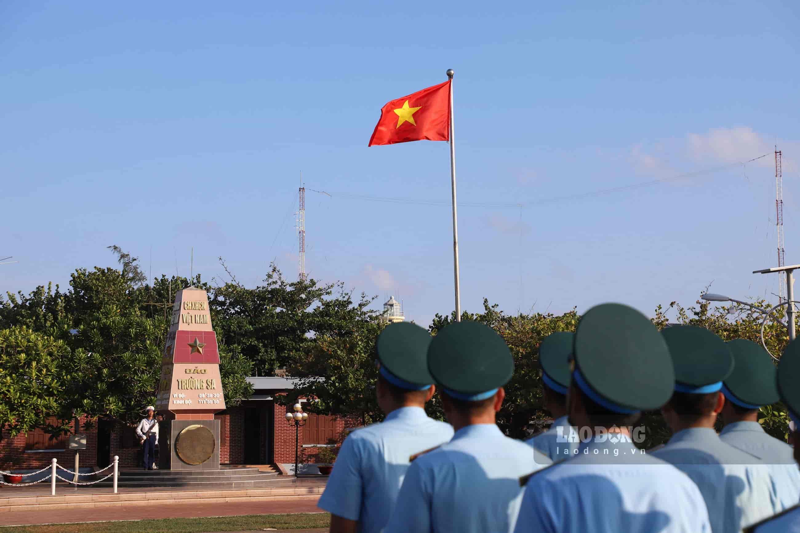 Khanh Hoa Provincial People's Council has just appointed Chairman and Vice Chairman of Truong Sa Special Zone People's Committee. Photo: Cat Tuong