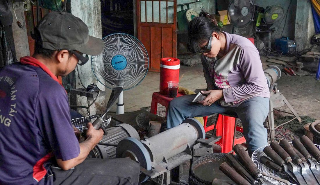 Tai xa An Ninh, TP Can Tho nghe ren truyen thong van duoc nhieu gia dinh gin giu hang chuc nam qua. Moi lo ren deu do lua ngay dem.