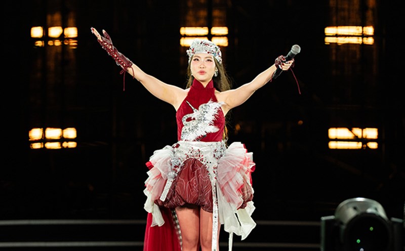 Phuong My Chi performed on the evening of August 9. Photo: Provided by the organizing committee