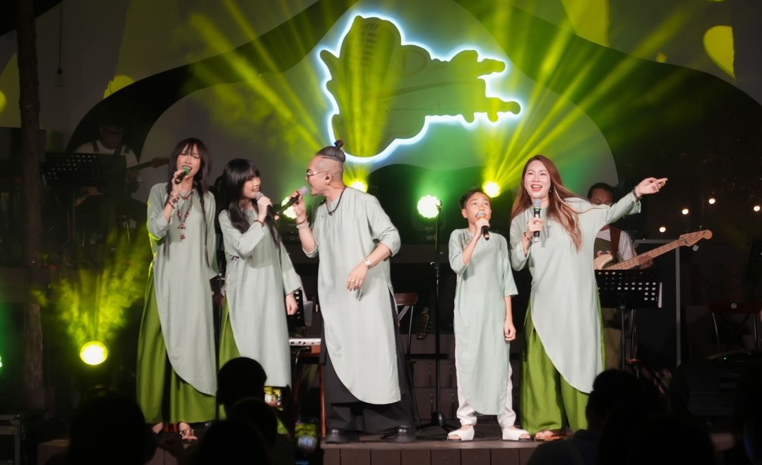 Jimmii Nguyen and his wife and children. Photo: Provided by the artist.