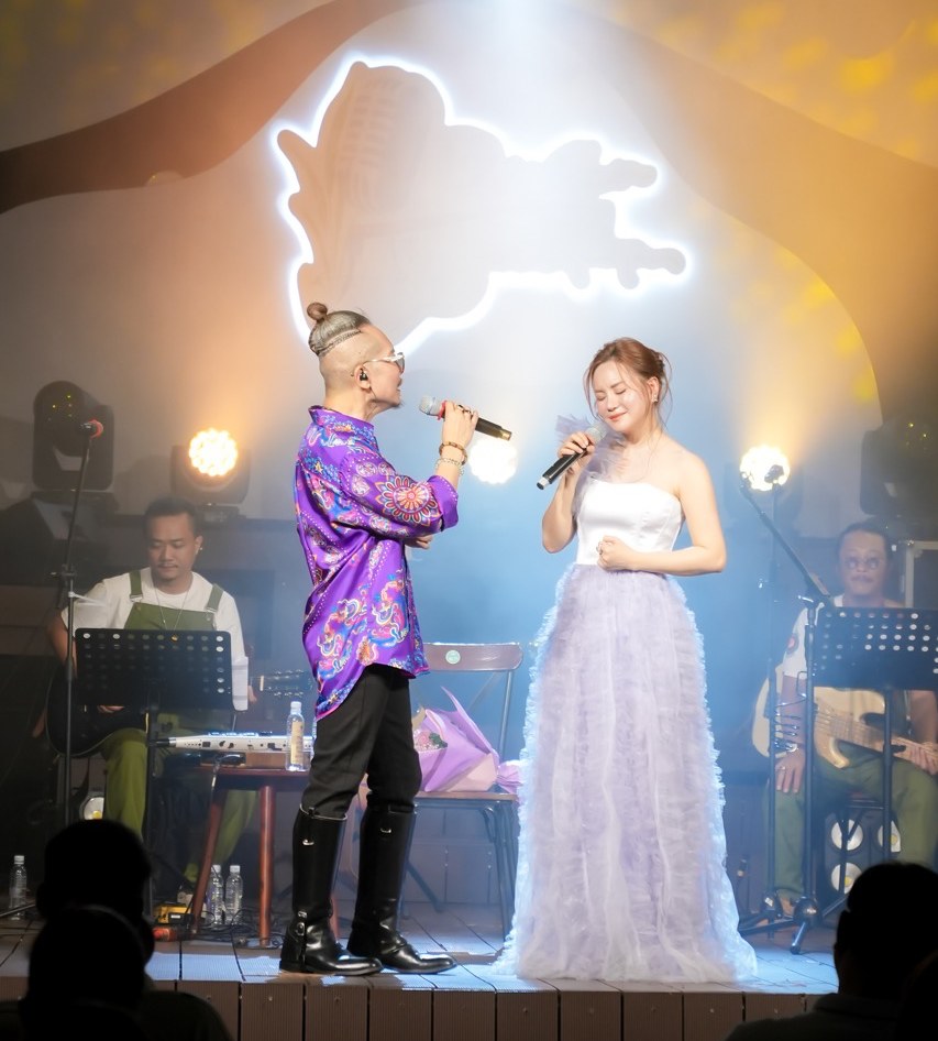 dhttps://ko.laodong.vn/ldt/giai-tri/vy-oanh-tai-xuat-ket-hop-cung-jimmii-nguyen-1546452.ldo