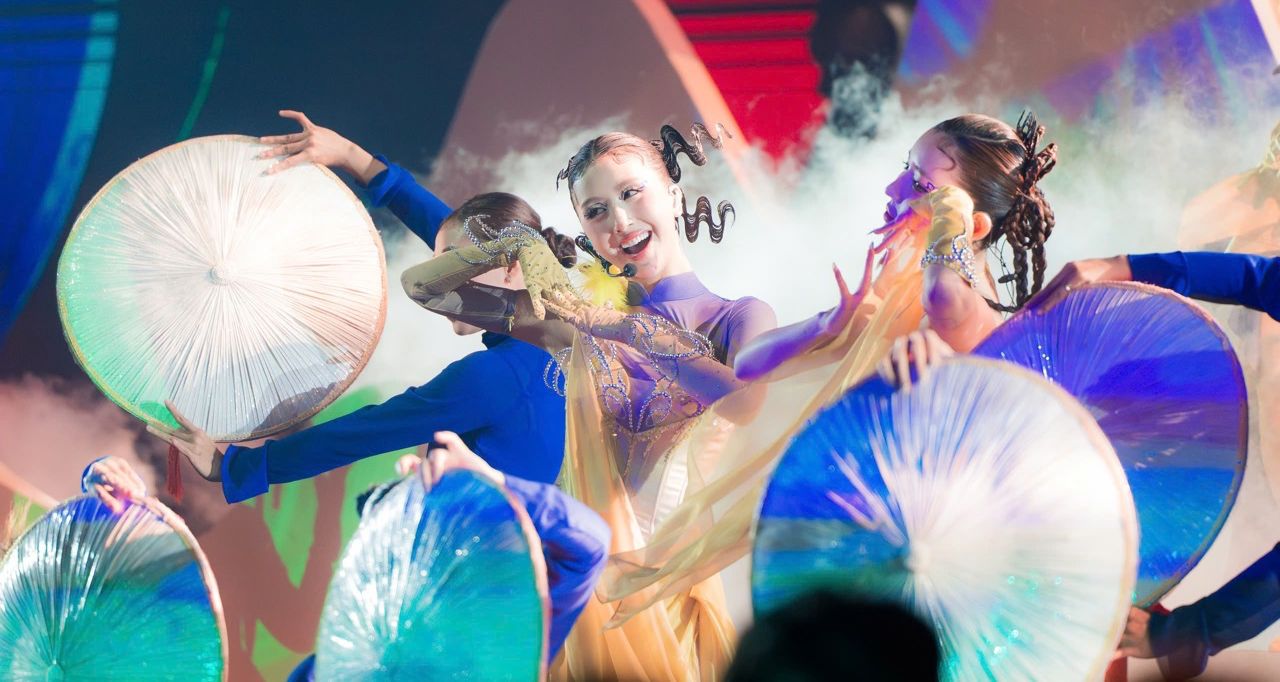 Quynh Anh Shyn은 Em xinh say hi에서 인상을 남겼습니다. 사진: VieON.