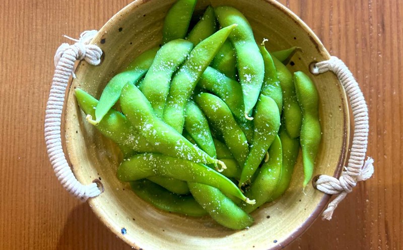 Eating Japanese soybeans helps reduce belly fat. Photo: Thanh Thanh