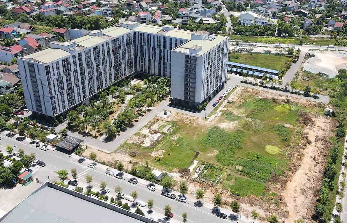 Terrain pour demarrer la construction de logements sociaux dans le quartier de Thach Linh. Photo : Quang Tuan.