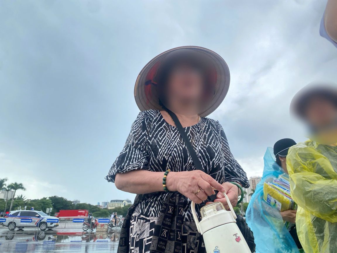 Ve moi chuong trinh To quoc chuong trinh bi “het gia” truoc gio dien ra. Anh: Phong vien
