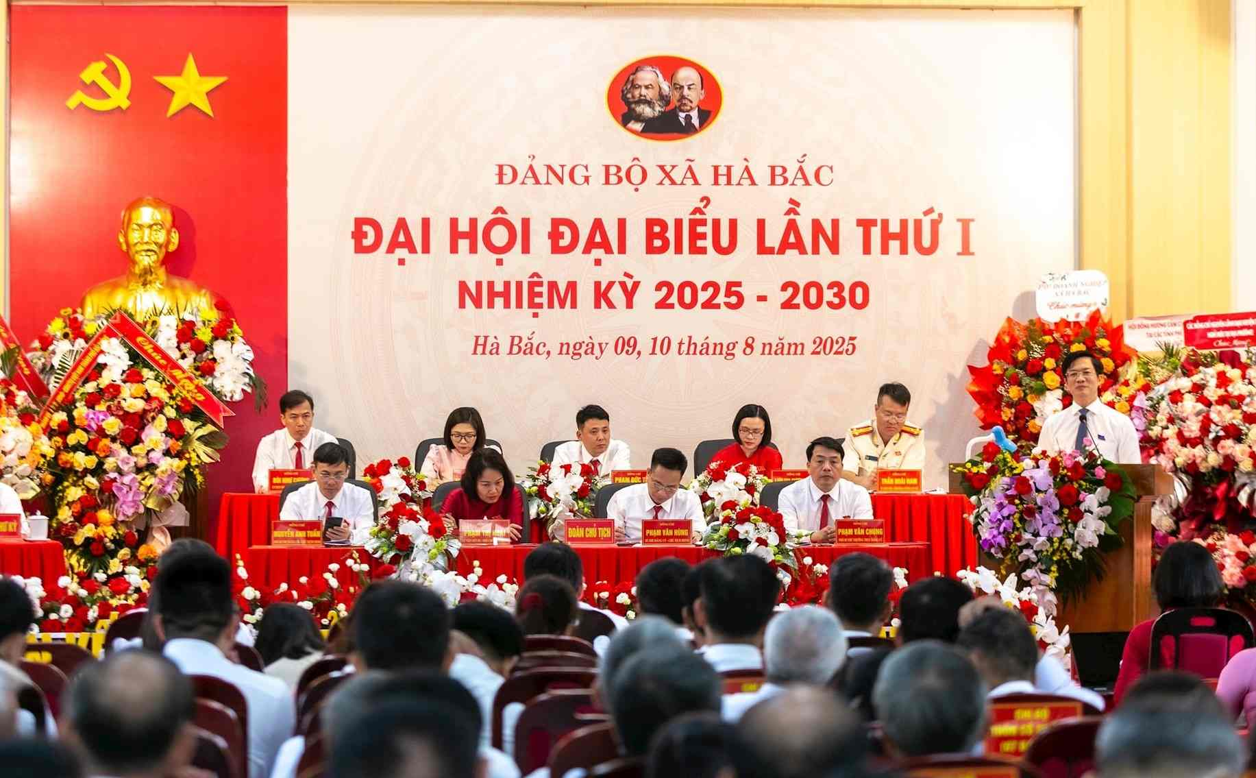 El Comite del Partido de la comuna de Ha Bac ciudad de Hai Phong establece 26 objetivos y 3 etapas innovadoras para el mandato 2025-2030. Foto: Hai Minh