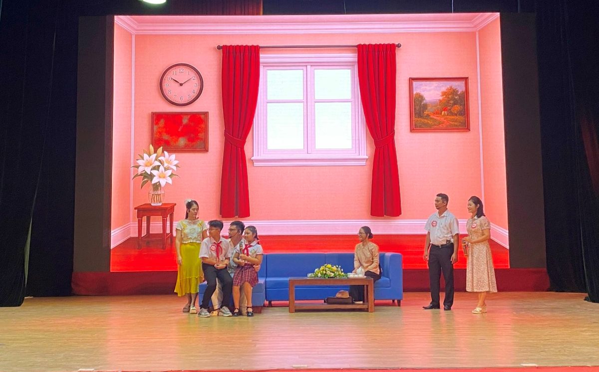 Cac gia dinh doan vien, nguoi lao dong the hien phan thi tai nang. Anh: Thuy Ha