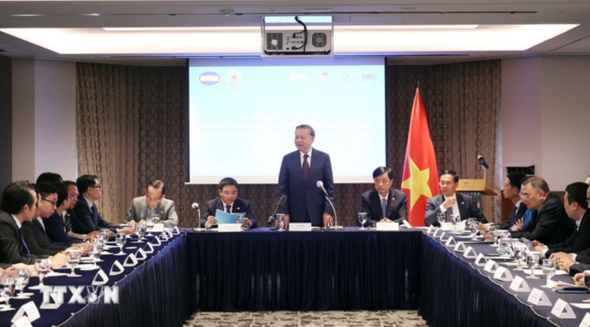 General Secretary To Lam spoke at the meeting with members of the Vietnam Innovation Network in Korea. Photo: VNA