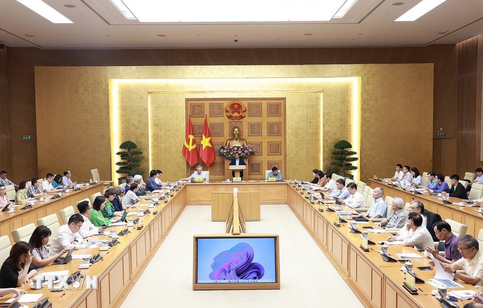 Thu tuong Pham Minh Chinh lam viec voi Ban Nghien cuu phat trien kinh te tu nhan. Anh: TTXVN