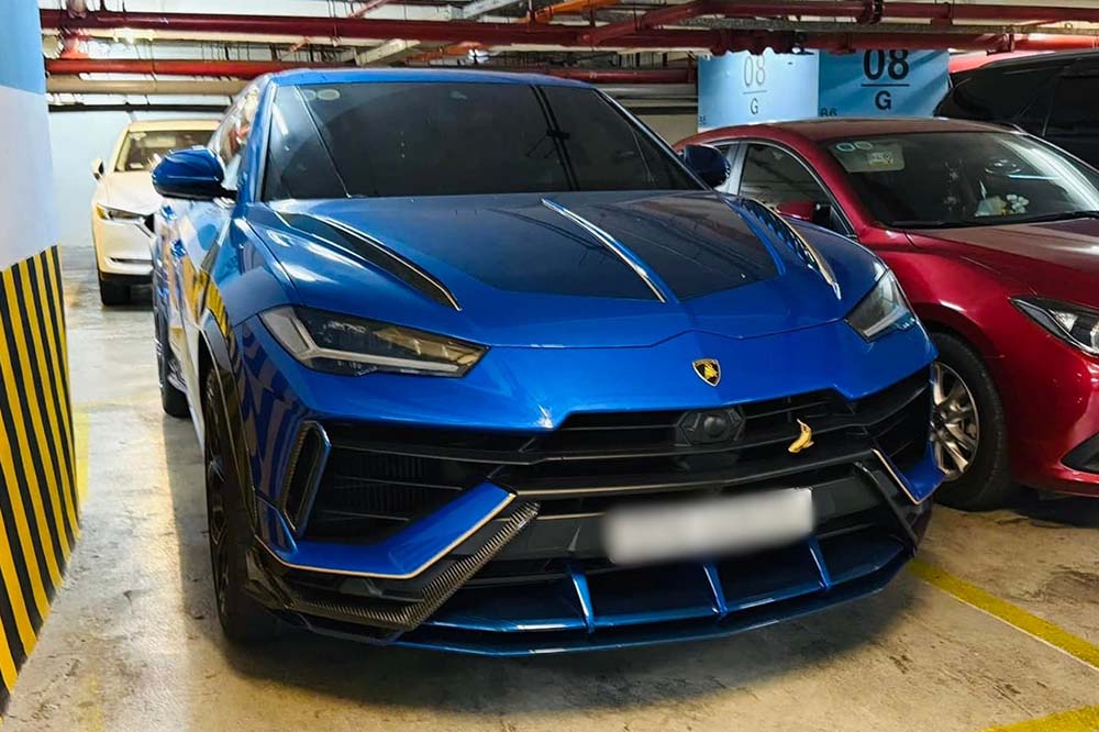 El Lamborghini Urus S en la ciudad de Ho Chi Minh ha sido actualizado con el paquete TopCar Design de Rusia con muchos detalles de fibra de carbono. Foto: Thien Phat