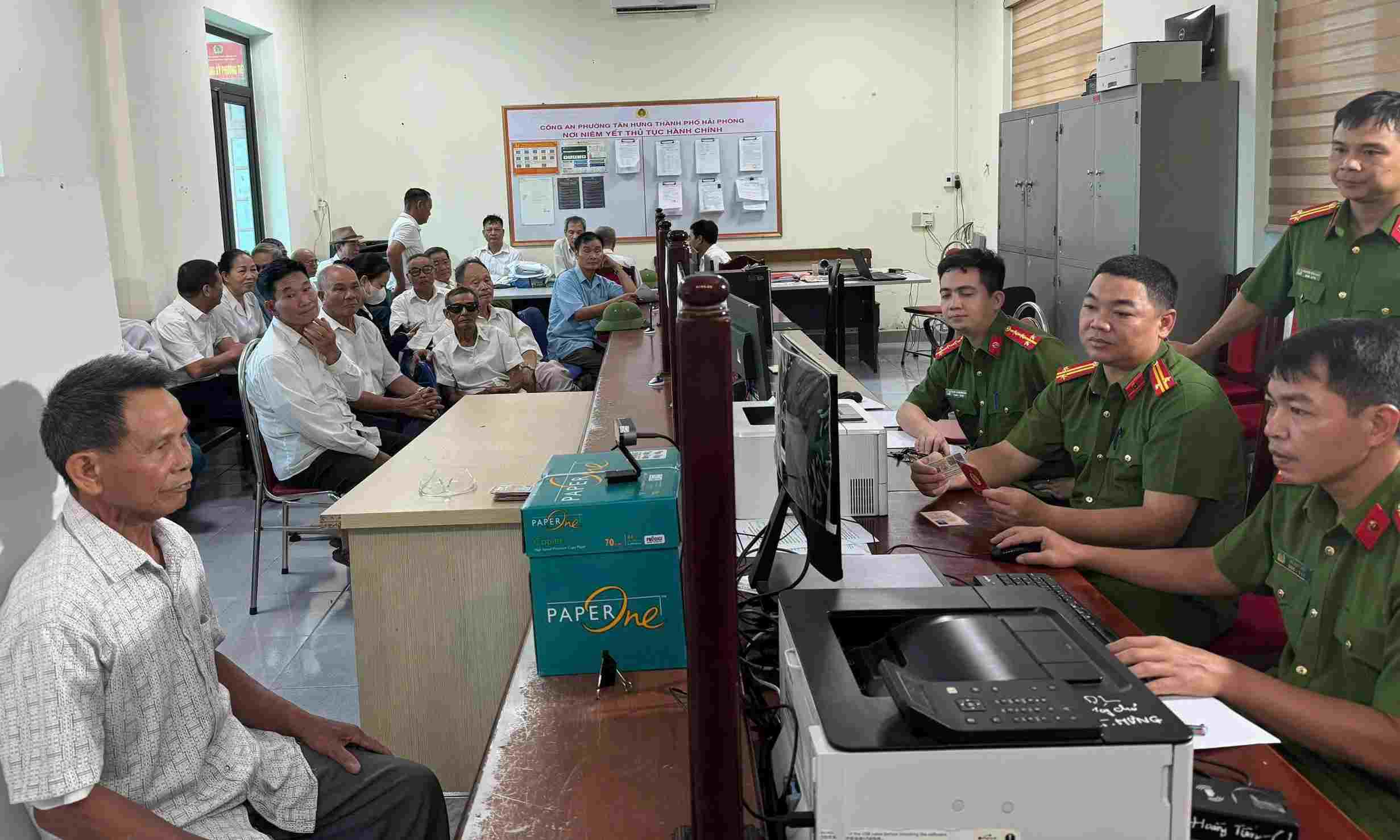 Cac phuong phia Tay Hai Phong tap trung hoan thanh doi the dang vien truoc ngay 2.9. Anh: Hai Minh