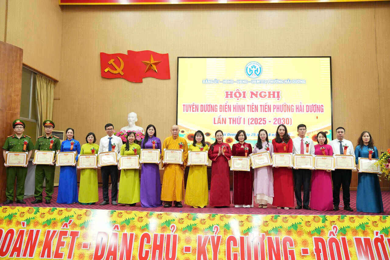 I Conferencia de Modelos Avanzados por Ia vez en el periodo 2025-2030 en el barrio de Hai Duong. Foto: Quoc Tung