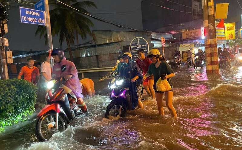 Many roads in Ho Chi Minh City were flooded nearly 1m deep after heavy rain.