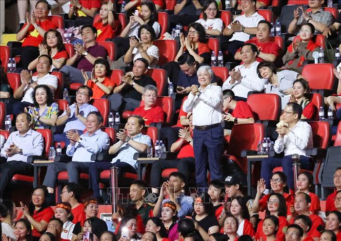 Do Van Chien氏 - 政治局のメンバー、党中央委員会の事務局長、祖国正面委員会の秘書、中央大衆組織、ベトナム祖国戦線の中央委員会の議長、プログラムに参加する参加者。写真：VNA