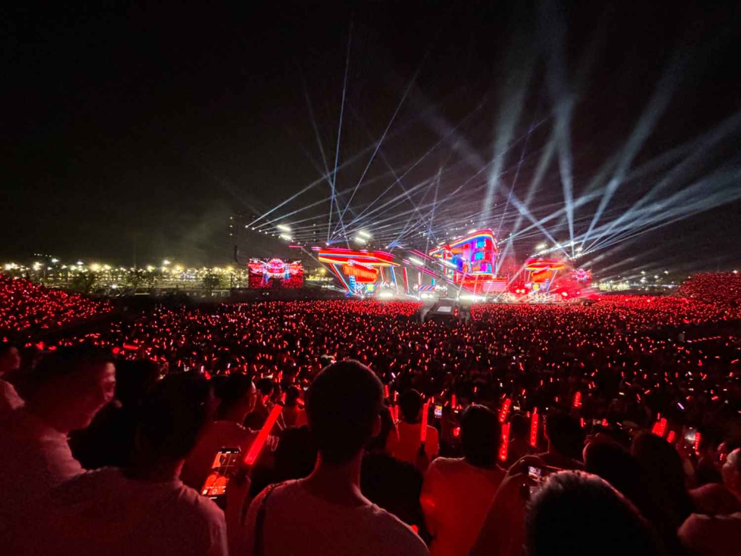 Bien nguoi ho ten Mono tai dem nhac V Fest. Anh: Nguyen Dat