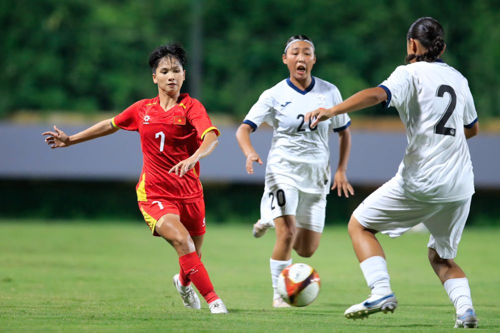 U20 nu Viet Nam tao the tran ap dao. Anh: VFF