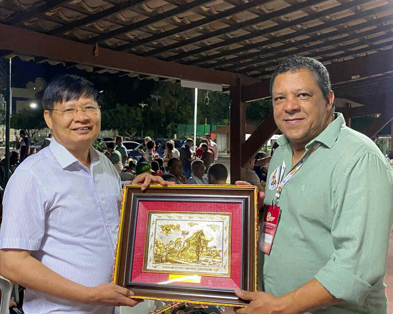 Pho Chu tich Tong LDLDVN Phan Van Anh (ben phai) va ong Adilson Araujo - Chu tich CTB. Anh: Xuan Hieu