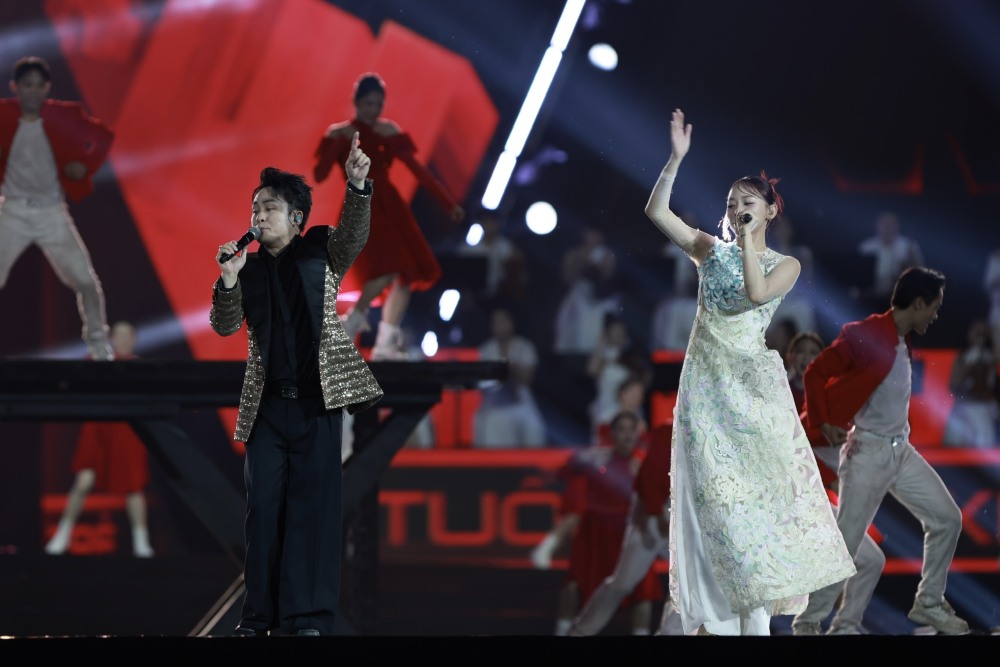 Tung Duong va Toc Tien song ca o phan cuoi chuong trinh. Anh: Hai Nguyen