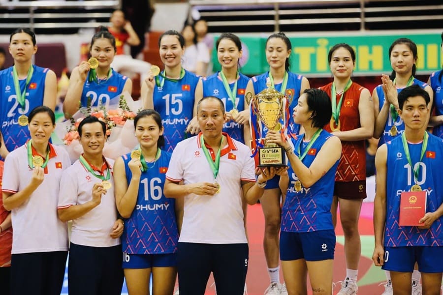 The Vietnam women's volleyball team had a historic victory in the second phase of the 2025 SEA V.League. Photo: Mid-Autumn Festival