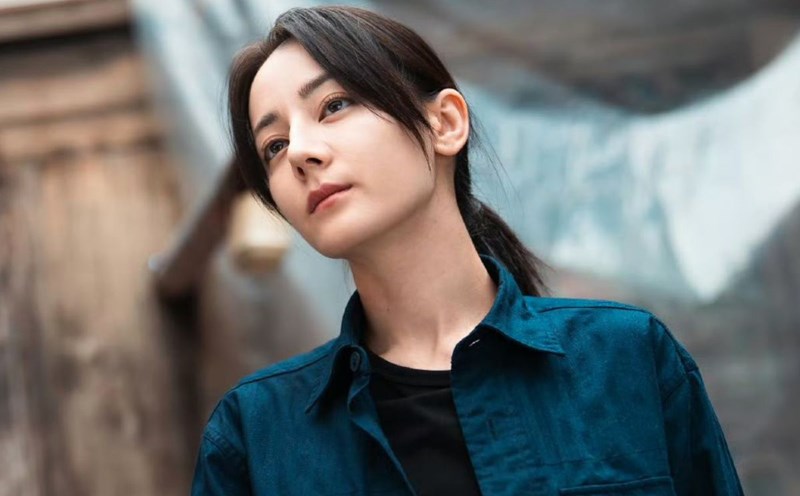 Dilraba Dilmurat with a simple look in "The Secret of Roses". Photo: Producer
