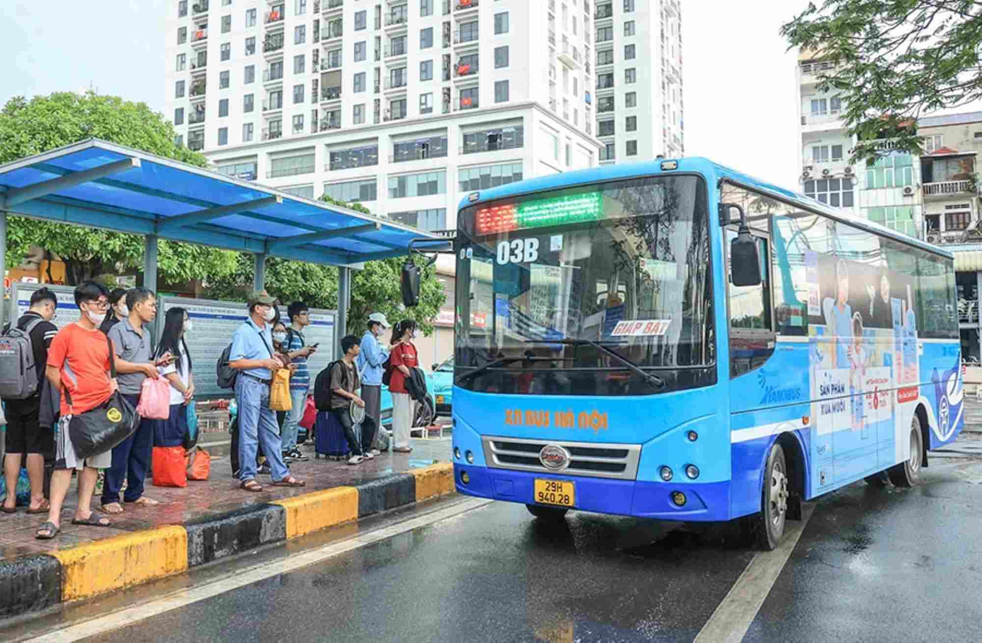 Bus route 03B (Yua Ngam - Giang Bien Bus Station) is being proposed to adjust the route. Photo: Minh Hanh
