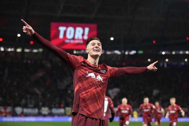 Benjamin Sesko se bo sung them suc manh tren hang cong cho Man United. Anh: AFP