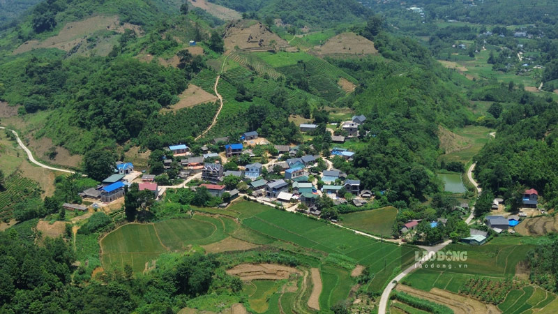 Khong chi nha ong Sung Khoa Lang hay nha ong Ma Toa, ma noi day hien cung con nhung ngoi nha khang trang dang dan moc len sau khi duoc nhan ho tro. Anh: Dinh Dai