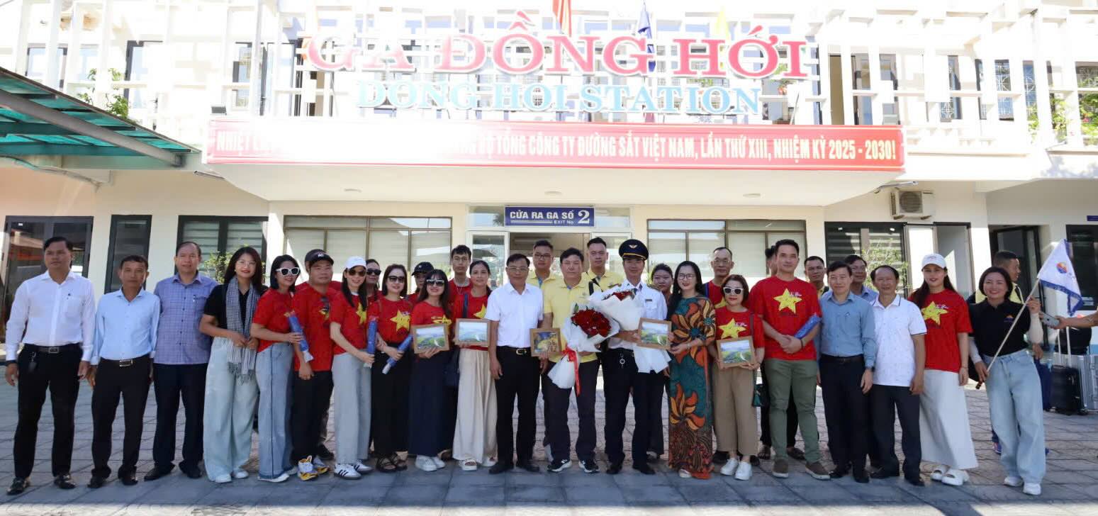 Cac du khach sang nay phan lon tu Ha Noi va cac tinh phia Bac. Anh: Van Duong