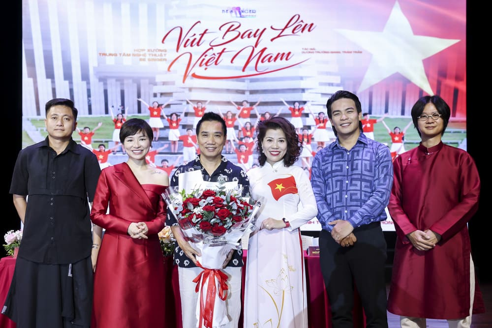 MV giua nhac si Duong Truong Giang, Tram Tran cung Trung tam nghe thuat Be Singer. 