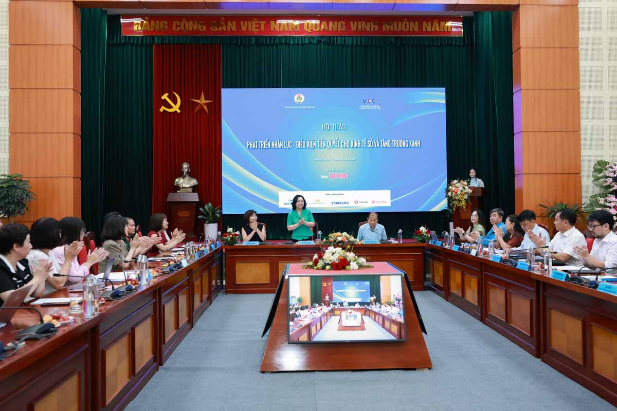 Quang canh Hoi thao “Phat trien nhan luc – dieu kien tien quyet cho kinh te so va tang truong xanh”. Anh: Hai Nguyen