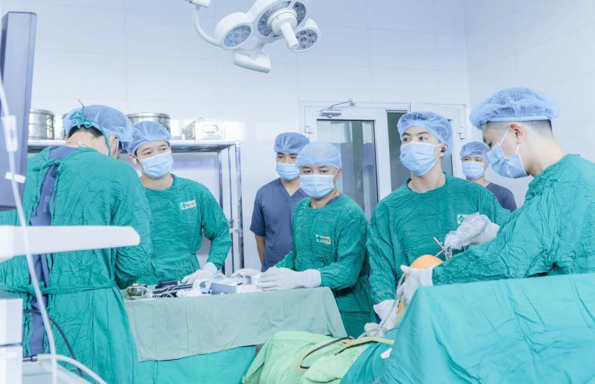 103 우호 종합 병원의 의료진은 모두 풍부한 경험을 가진 사람들이며 최전선에서 근무한 적이 있습니다. 사진: 병원 대표 제공