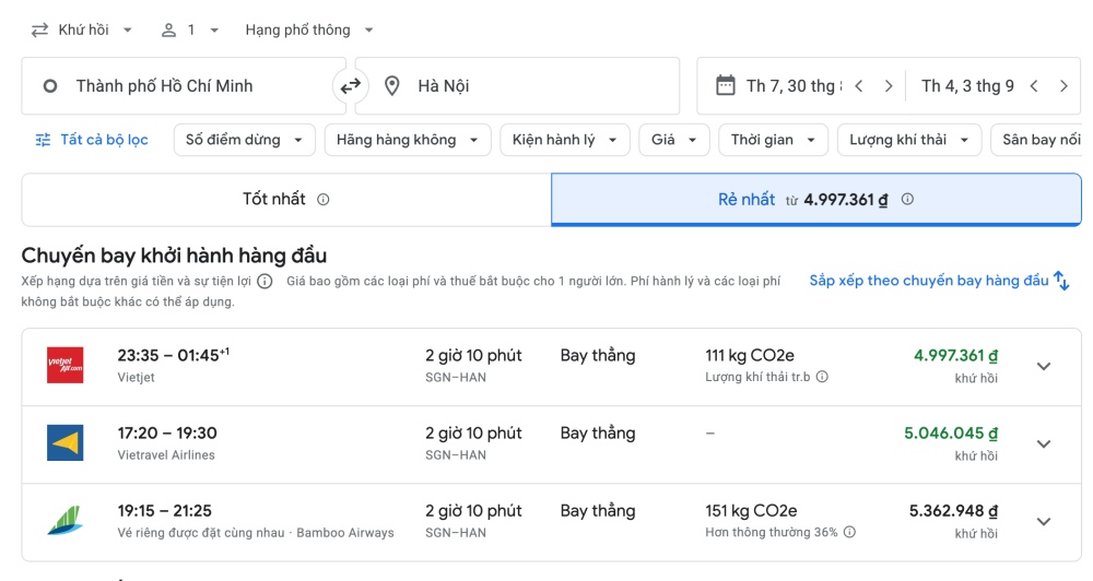 Gia ve may bay TPHCM - Ha Noi khu hoi ngay 30.8 - 3.9 thap nhat 5 trieu dong/nguoi. Anh: Chi Long