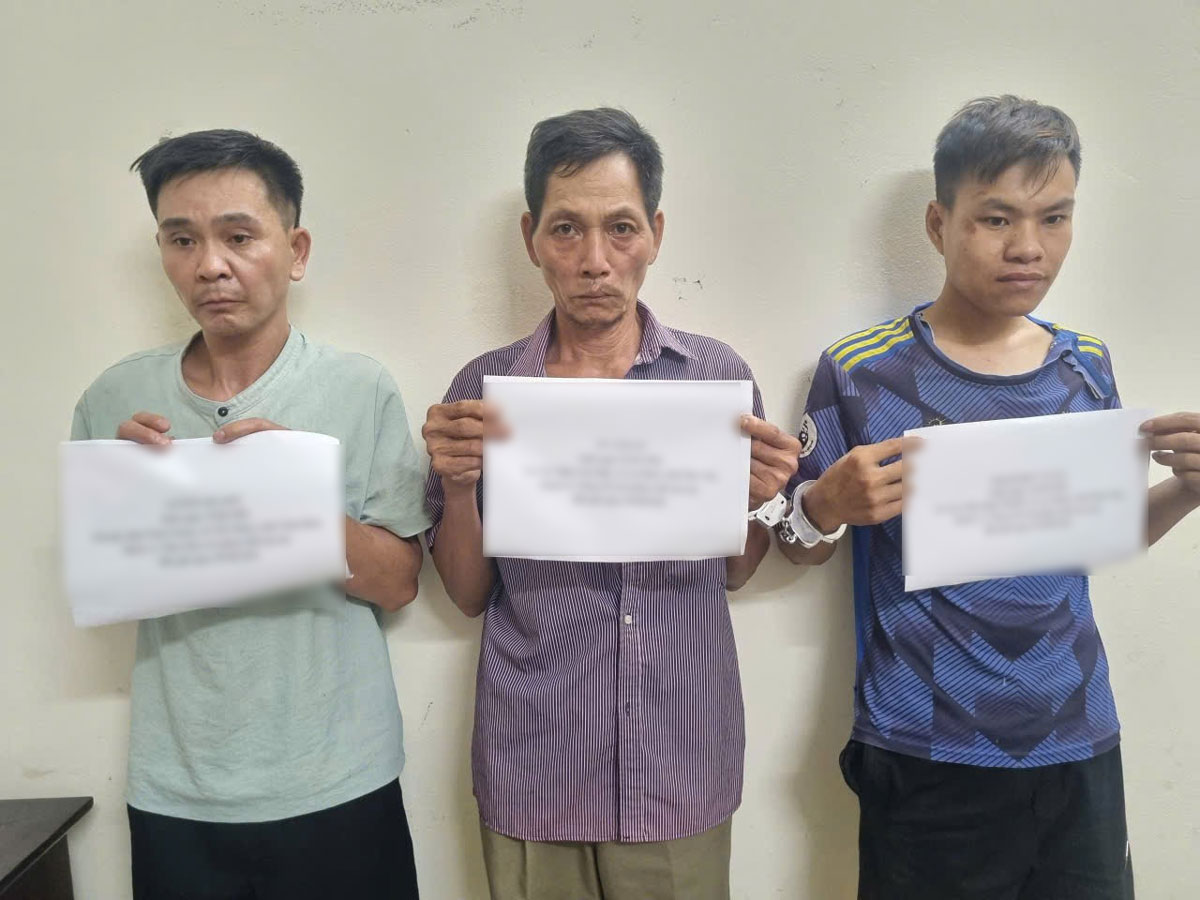  Công an xã Nho Quan, tỉnh Ninh Bình phát hiện, bắt giữ 3 đối tượng liên quan đến ma túy. Ảnh: Công an tỉnh Ninh Bình