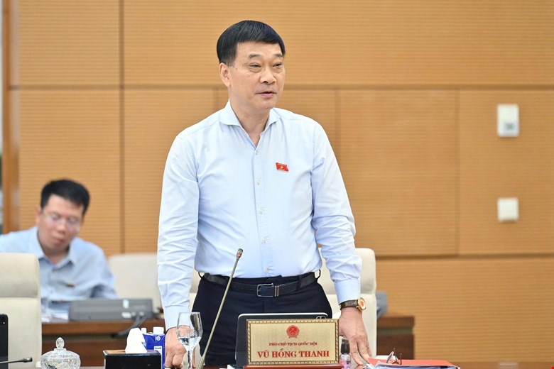 Vice Chairman of the National Assembly Vu Hong Thanh said that there should be support measures from production to registration and inspection when replacing gasoline motorbikes in Hanoi. Photo: Quochoi.vn