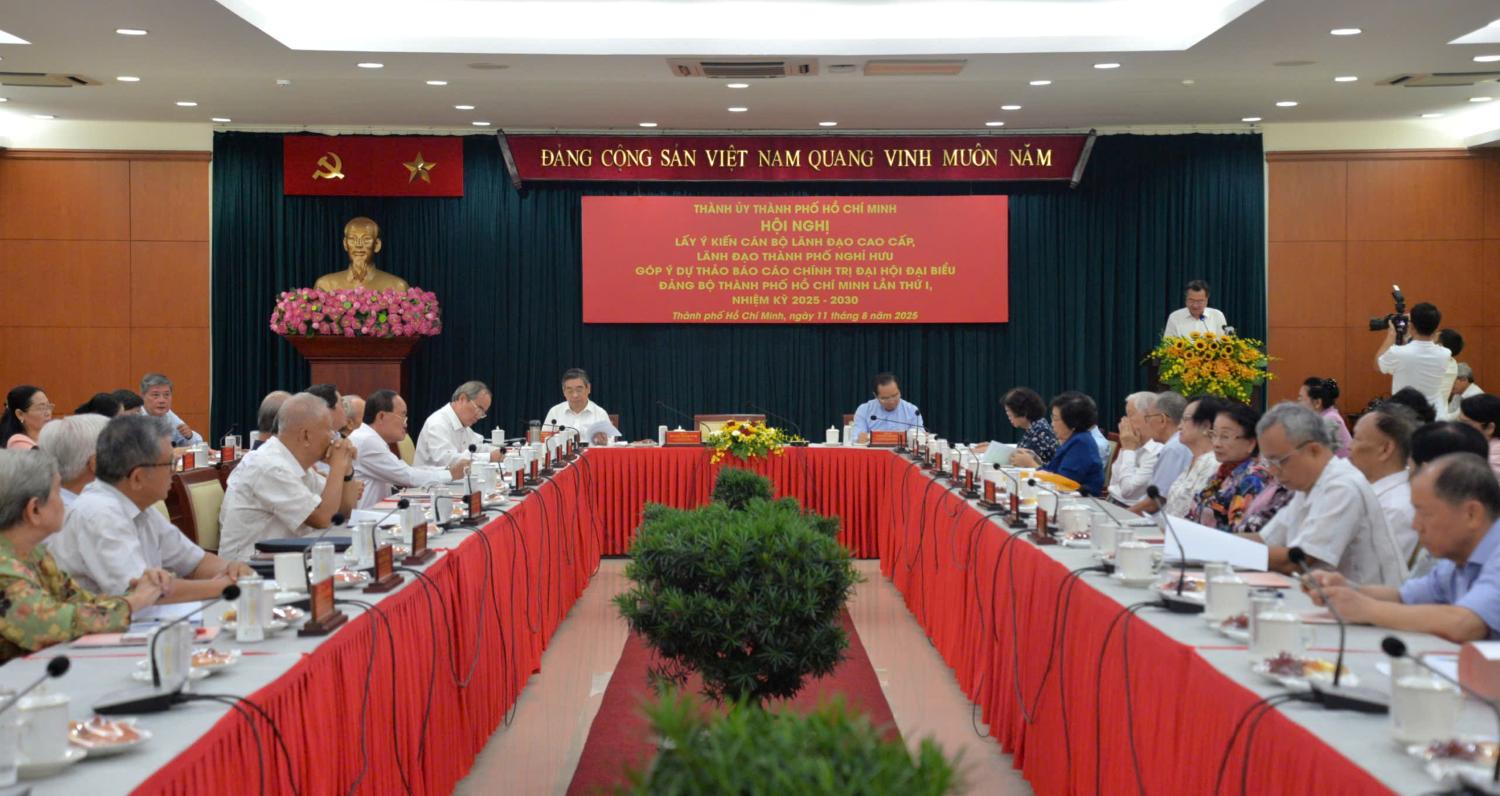 Toan canh ho nghi.  Anh: Ha Khanh