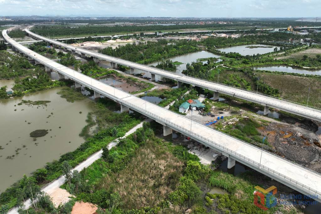 Part of the riverside road project is managed by the Quang Ninh Province Investment and Construction Project Management Board Area I. Photo: Do Phuong