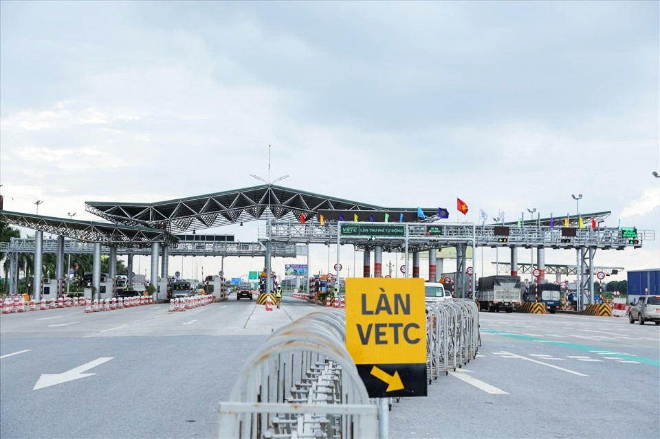 Una estacion de peaje sin parar de la Corporacion General de Inversion y Desarrollo de Autopistas de Vietnam (VEC). Foto: Dang Tien