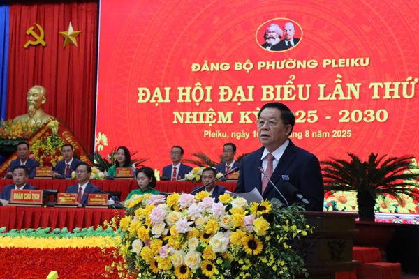 プロパガンダ部門の責任者であり、中央動員であるNguyen Trong Nghiaは、Pleiku Wardの党議会で講演しました。写真：タン・トゥアン