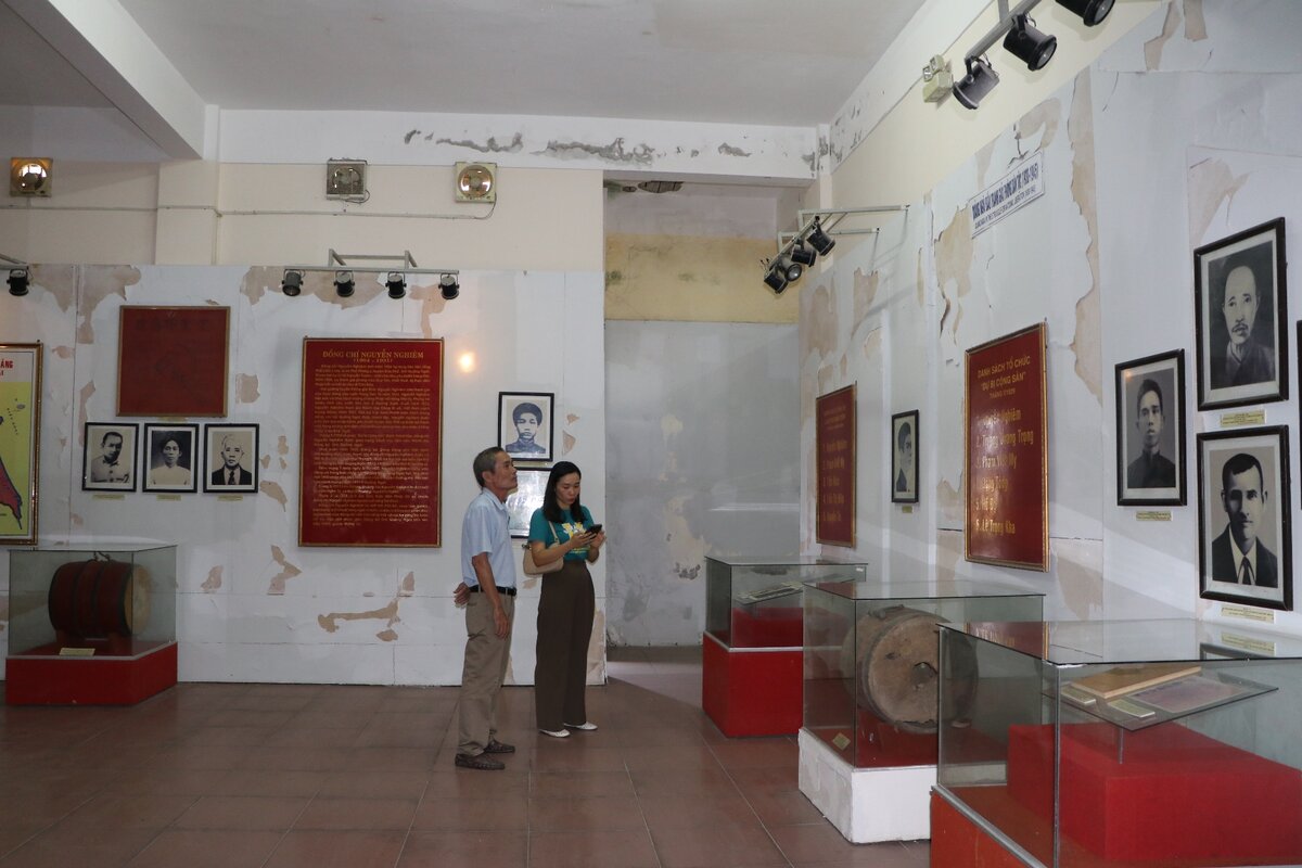 Quang Ngai省総合博物館の2階は、構造物がひどく損傷したため、一時的に客室乗務員を待たなければなりません。写真:Vien Nguyen