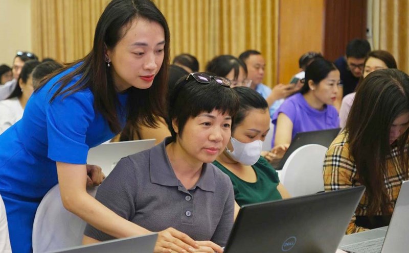 Vietnam Bank Trade Union officials trained on "AI application - Improving work efficiency". Photo: Vietnam Banking Trade Union