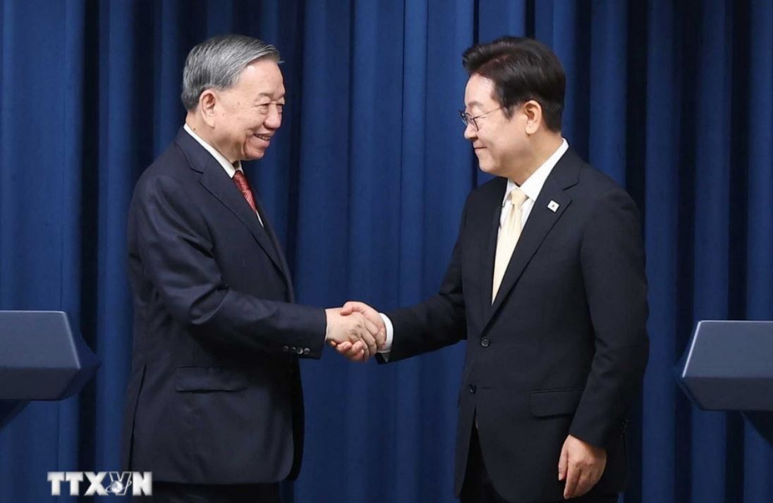 General Secretary To Lam and South Korean President Lee Jae Myung at a press conference after talks on August 11. Photo: VNA
